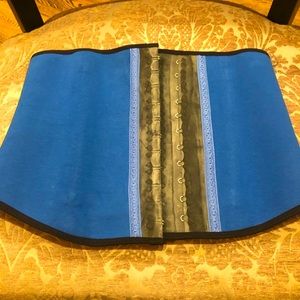 Blue Ann Chery 2026 Sports Waist Trainer